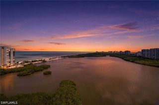 60 Seagate DR 1606, Naples, FL 34103