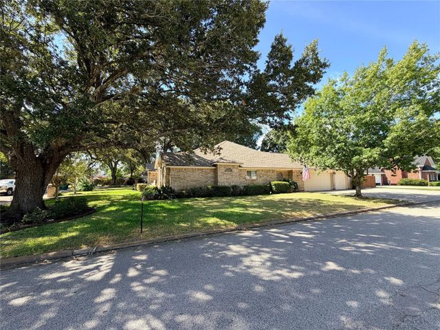 7287 Lakeshore Court, Willis, TX 77318