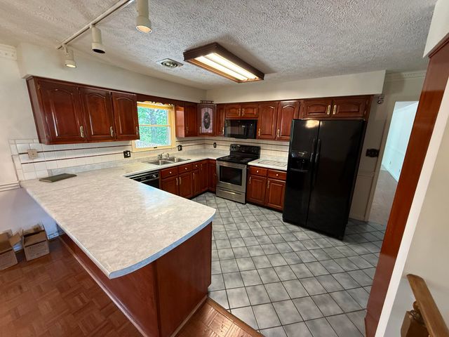 72 Military Road, Somerset, KY 42503