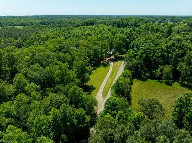142 Pioneer Road, Harmony, NC 28634