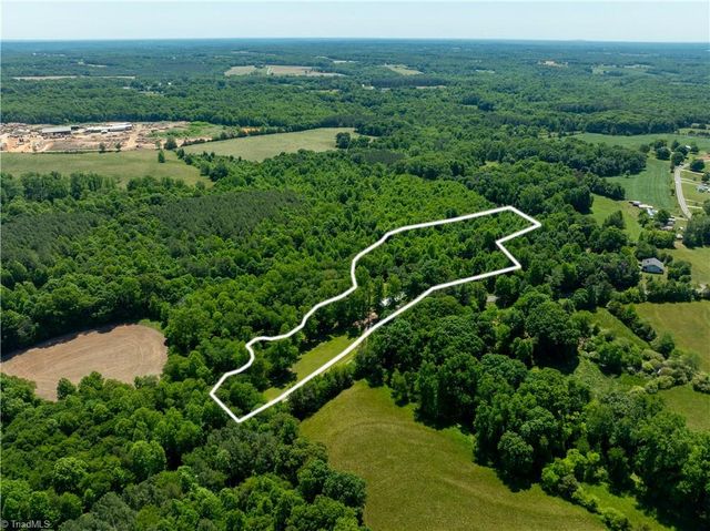 142 Pioneer Road, Harmony, NC 28634