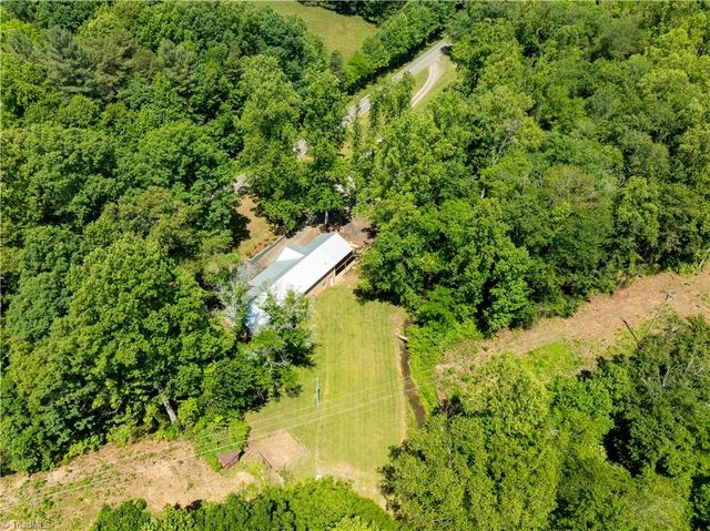 142 Pioneer Road, Harmony, NC 28634