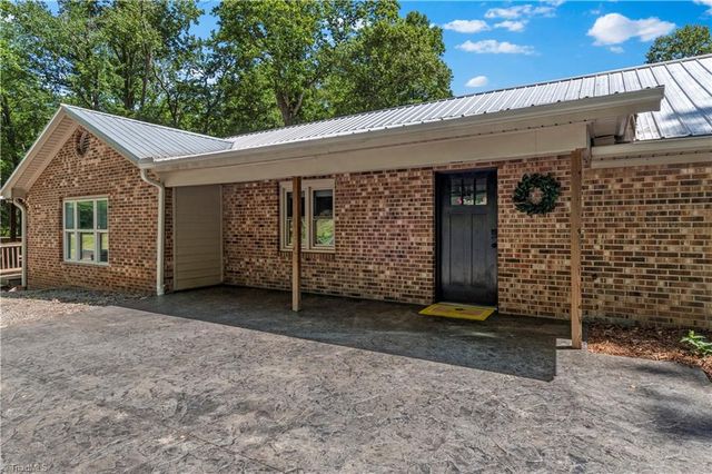 142 Pioneer Road, Harmony, NC 28634