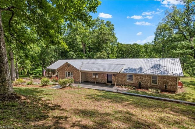 142 Pioneer Road, Harmony, NC 28634