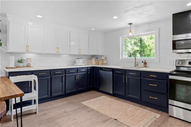 142 Pioneer Road, Harmony, NC 28634