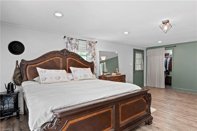142 Pioneer Road, Harmony, NC 28634