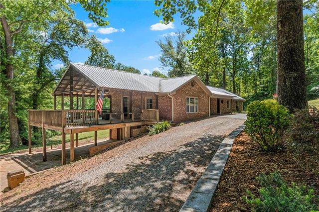 142 Pioneer Road, Harmony, NC 28634