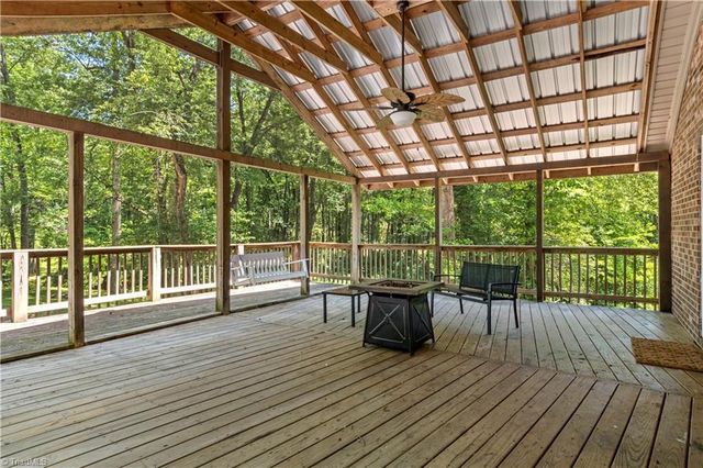 142 Pioneer Road, Harmony, NC 28634