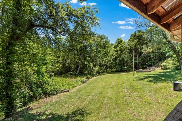 142 Pioneer Road, Harmony, NC 28634
