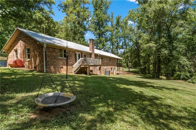 142 Pioneer Road, Harmony, NC 28634