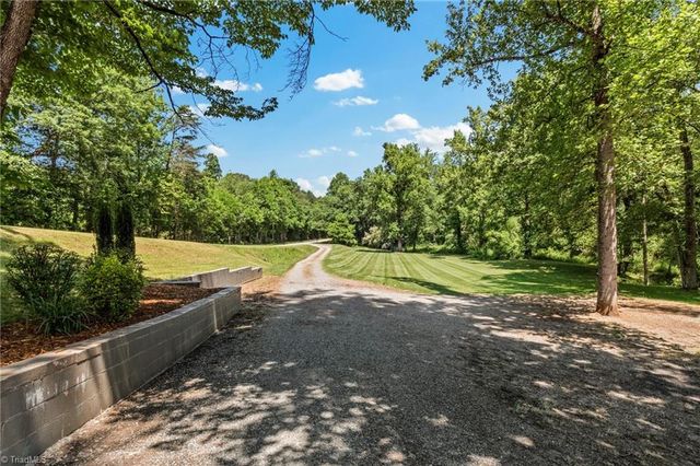 142 Pioneer Road, Harmony, NC 28634