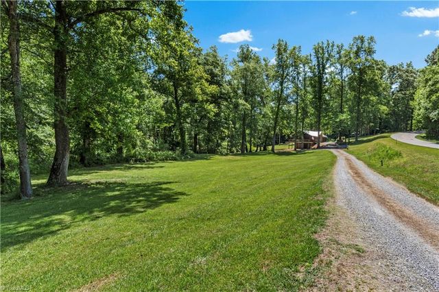 142 Pioneer Road, Harmony, NC 28634