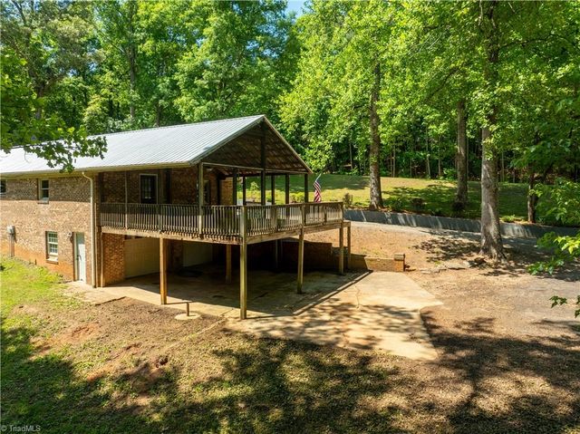 142 Pioneer Road, Harmony, NC 28634