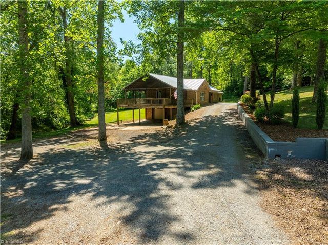 142 Pioneer Road, Harmony, NC 28634