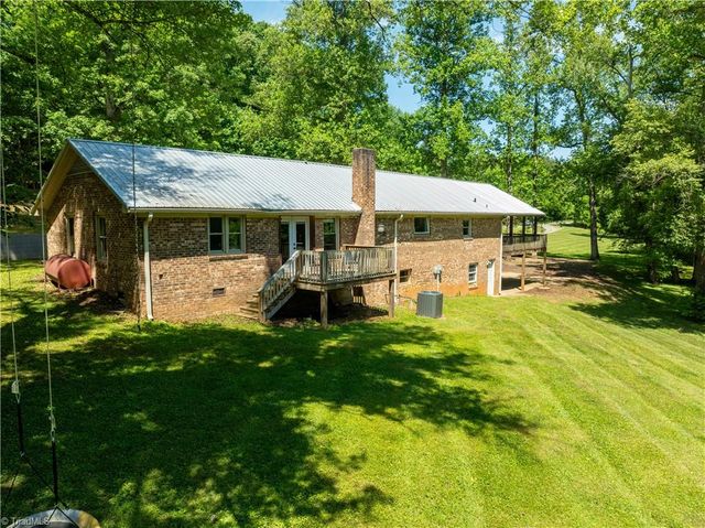 142 Pioneer Road, Harmony, NC 28634