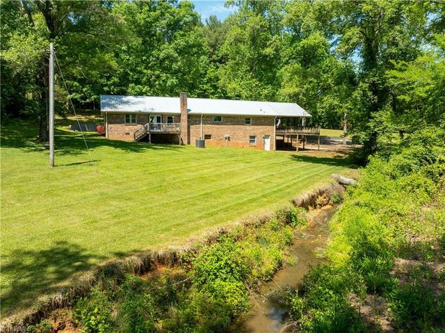142 Pioneer Road, Harmony, NC 28634