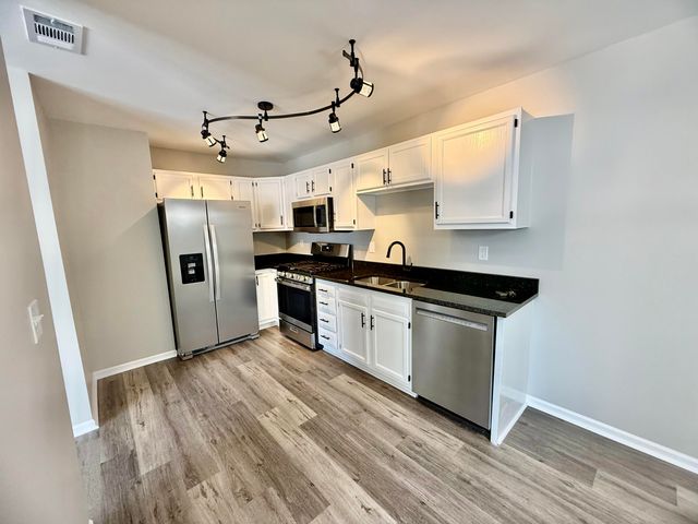 1978 Laura Lane, Chesterton, IN 46304