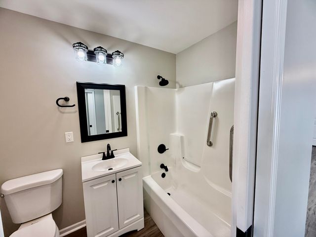 1978 Laura Lane, Chesterton, IN 46304