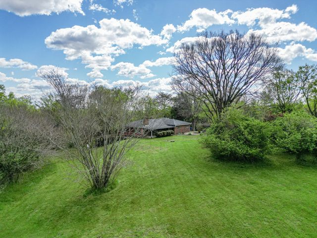 312 Sunnyside Ln, Columbia, TN 38401