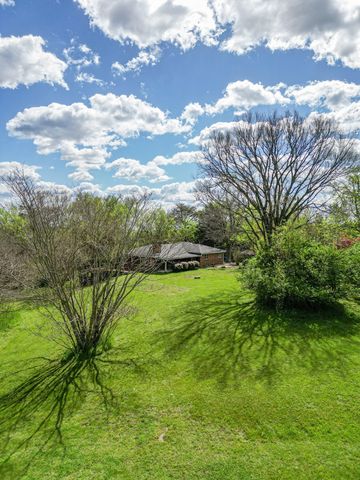 312 Sunnyside Ln, Columbia, TN 38401