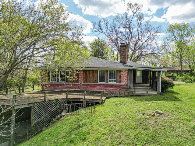 312 Sunnyside Ln, Columbia, TN 38401