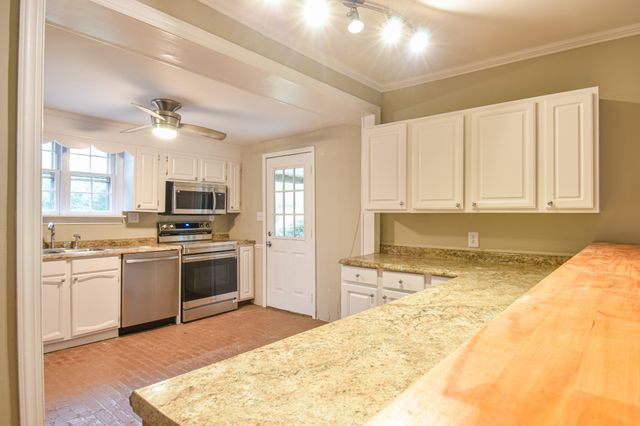 312 Sunnyside Ln, Columbia, TN 38401