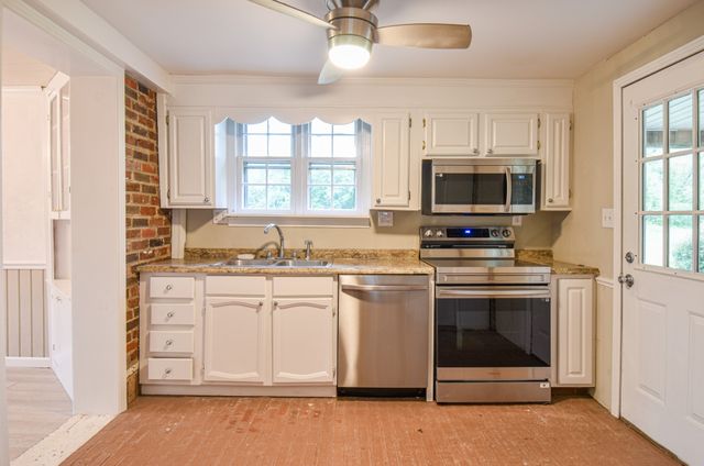 312 Sunnyside Ln, Columbia, TN 38401