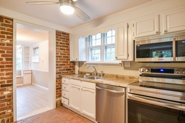 312 Sunnyside Ln, Columbia, TN 38401