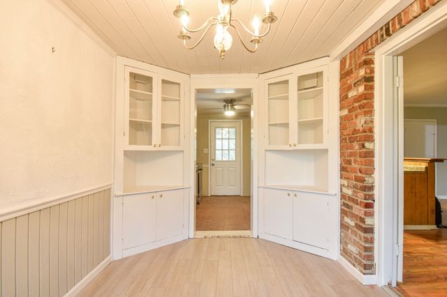 312 Sunnyside Ln, Columbia, TN 38401