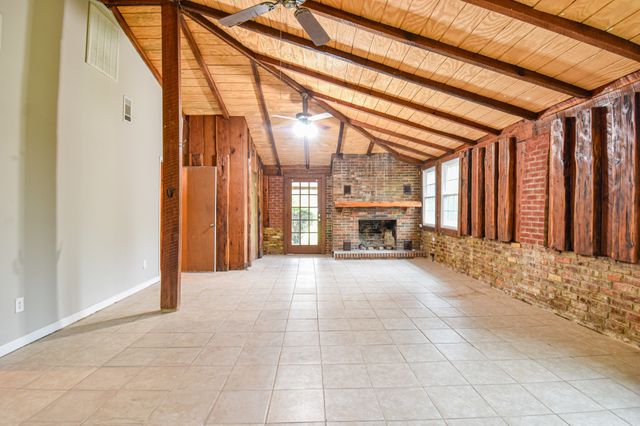 312 Sunnyside Ln, Columbia, TN 38401