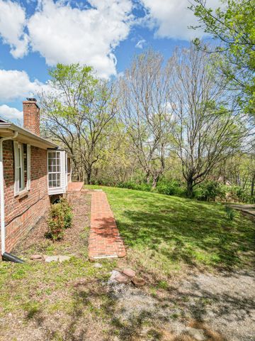 312 Sunnyside Ln, Columbia, TN 38401