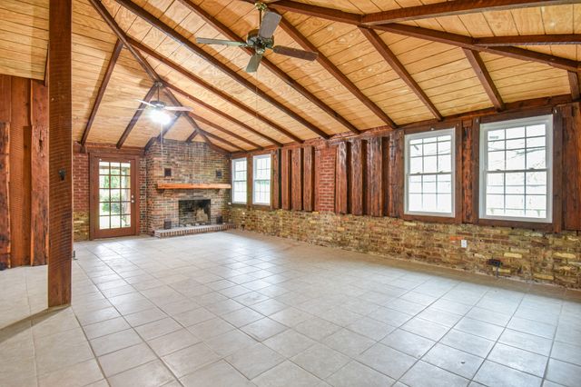 312 Sunnyside Ln, Columbia, TN 38401