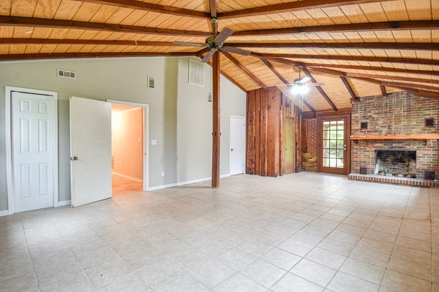 312 Sunnyside Ln, Columbia, TN 38401