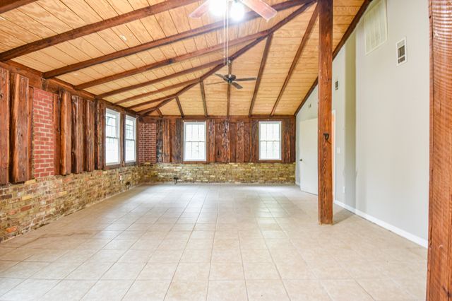 312 Sunnyside Ln, Columbia, TN 38401