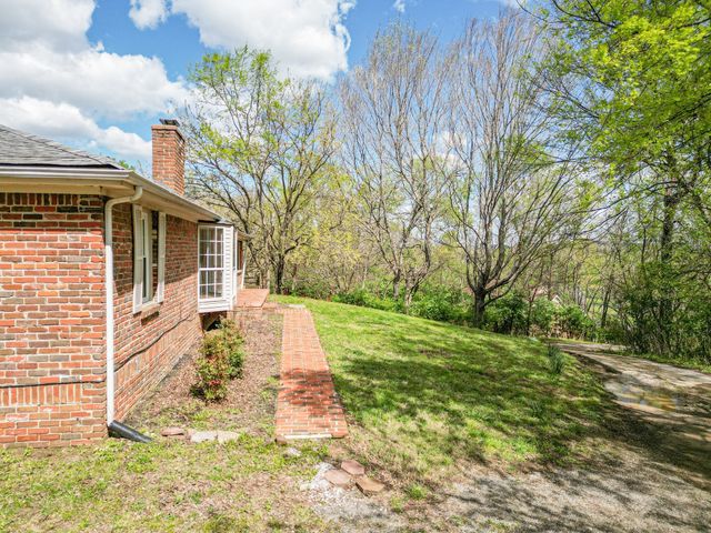 312 Sunnyside Ln, Columbia, TN 38401