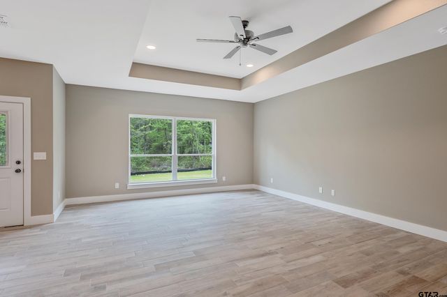 16218 Crossing Circle, Lindale, TX 75771