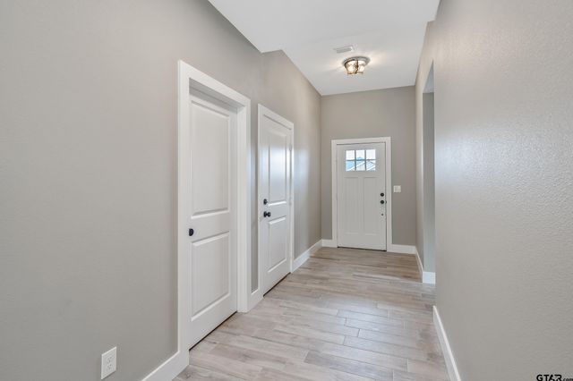 16218 Crossing Circle, Lindale, TX 75771