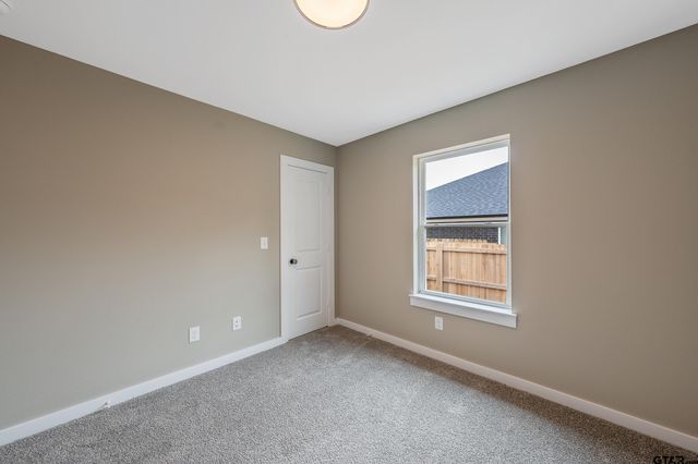 16218 Crossing Circle, Lindale, TX 75771