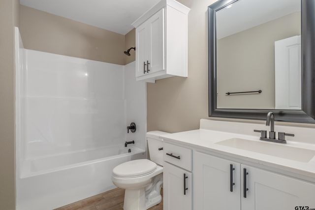 16218 Crossing Circle, Lindale, TX 75771
