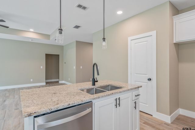 16218 Crossing Circle, Lindale, TX 75771