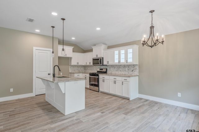 16218 Crossing Circle, Lindale, TX 75771