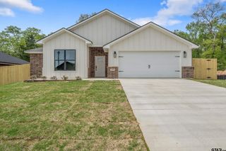 16218 Crossing Circle, Lindale, TX 75771
