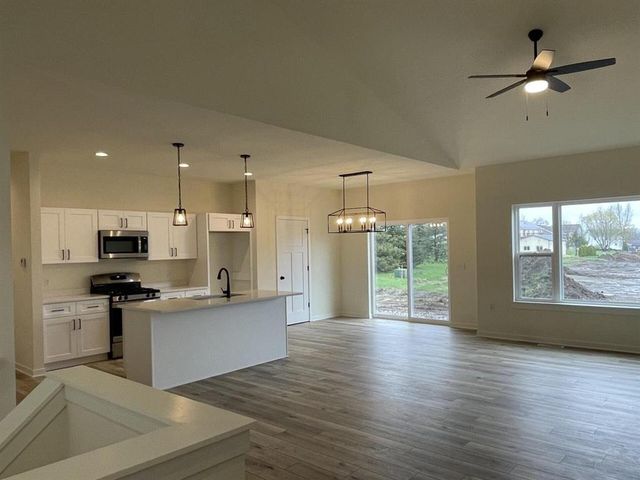 1756 E Kyle Circle, Beloit, WI 53511