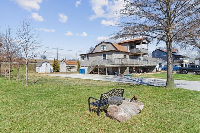 1811 Canal Shore Drive, Le Claire, IA 52753