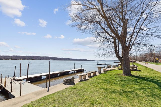 1811 Canal Shore Drive, Le Claire, IA 52753