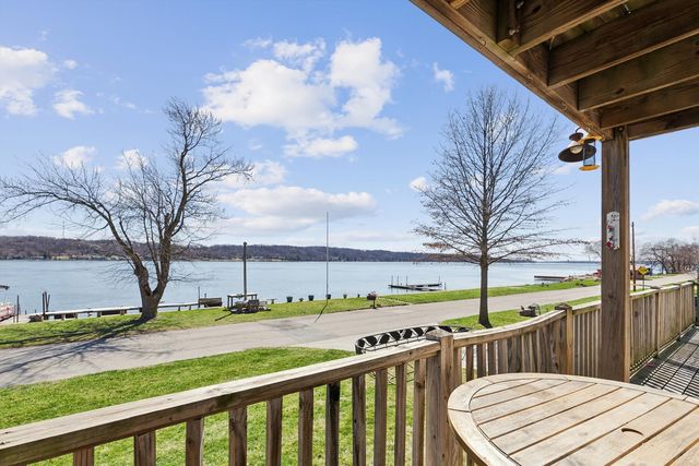 1811 Canal Shore Drive, Le Claire, IA 52753