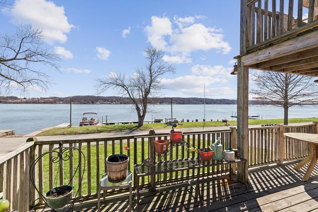 1811 Canal Shore Drive, Le Claire, IA 52753