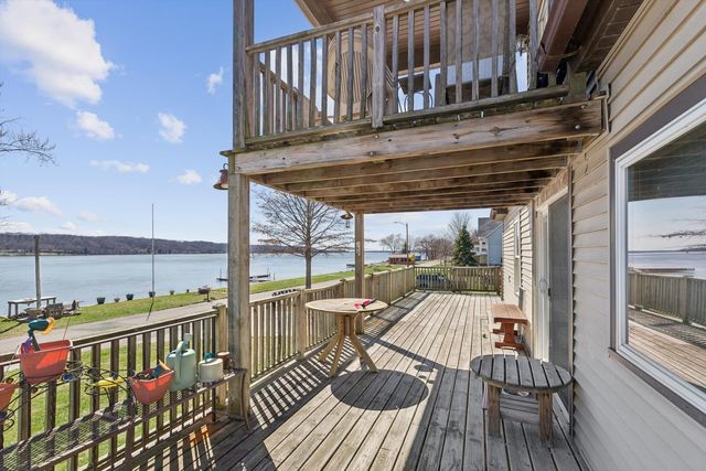 1811 Canal Shore Drive, Le Claire, IA 52753