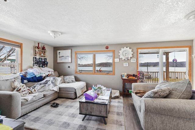 1811 Canal Shore Drive, Le Claire, IA 52753