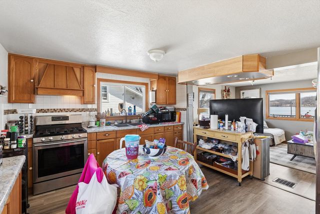 1811 Canal Shore Drive, Le Claire, IA 52753